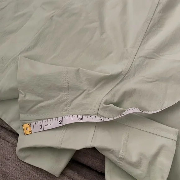 Lululemon Stretch Woven Relaxed-Fit High-Rise Short 4"
Kohlrabi Green - Picture 9 of 9